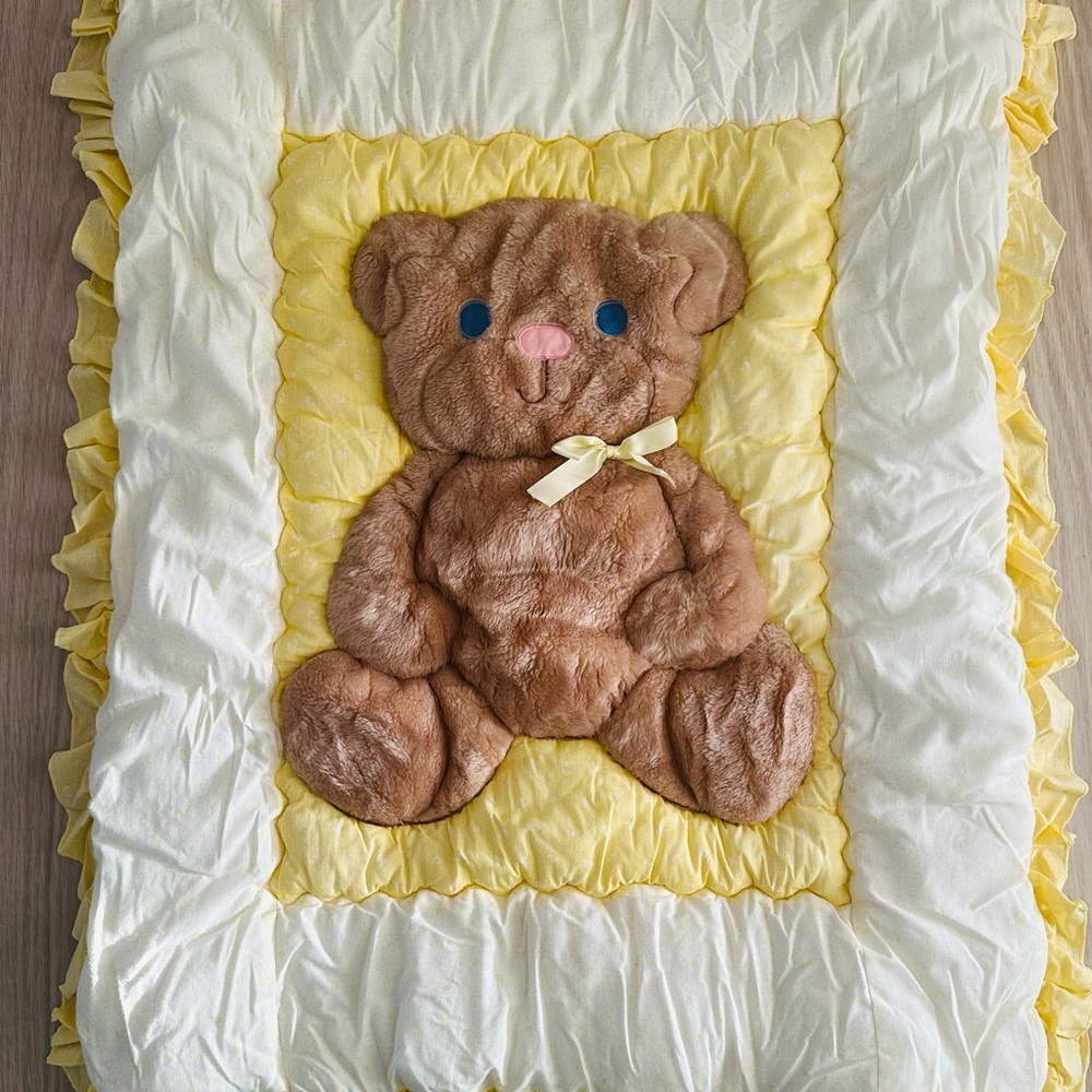 Vintage 1983 Plush Teddy Appliqué Baby Comforter - Yellow and Cream